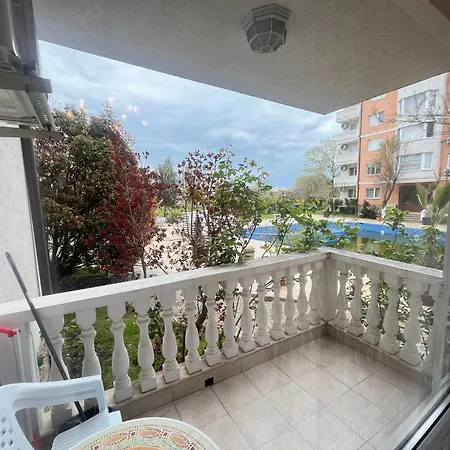 Sea Diamond 2-bedroom In Sunny Apartment